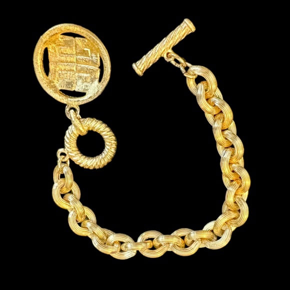 Vintage Givenchy toggle bracelet - Picture 2 of 5